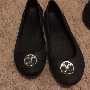 Black crocs flats
